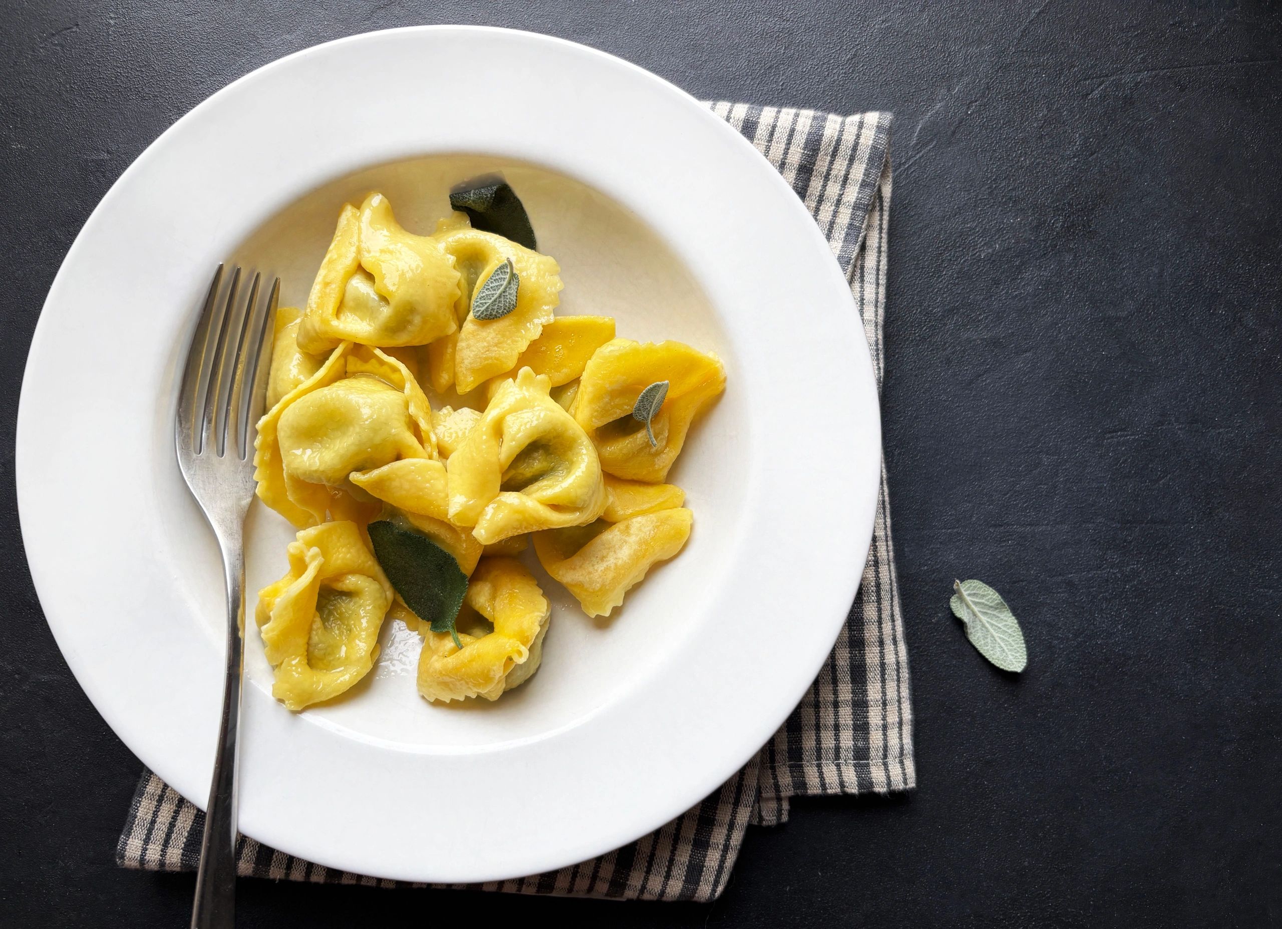 Plate of ricotta and spinach tortelloni with sage